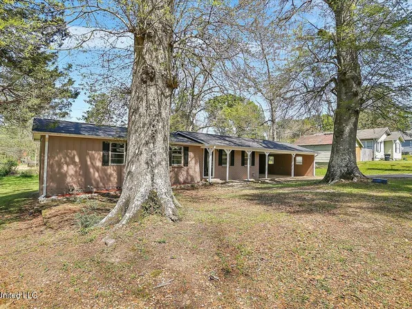 1043 Cotton St, Wesson, MS 39191