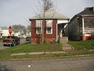 1st image of 923 N 12th St