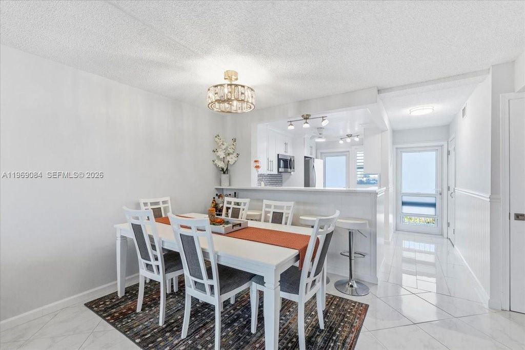 3201 NE 8th St APT 405, photo 9