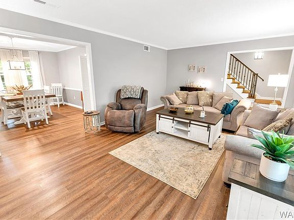 4th image of 912 Parkhill Dr