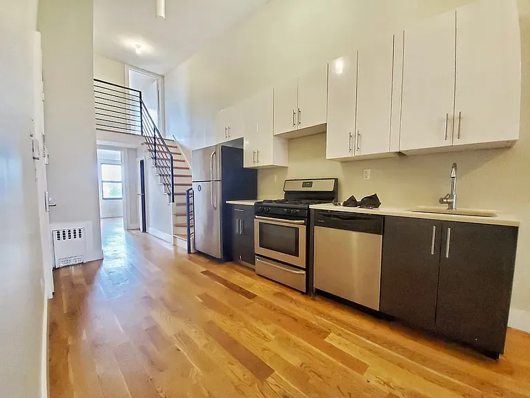 338 Melrose St #3L — Photo 1