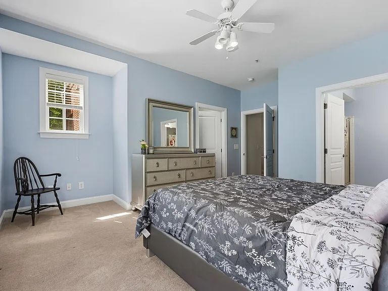912 Providence Glen Dr — Photo 11