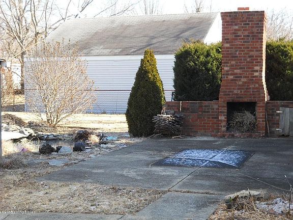 004 Outdoor Entertaining Space