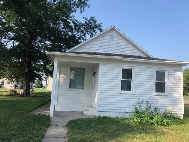 3 bed, 888 sqft, $1,775 — Photo 2