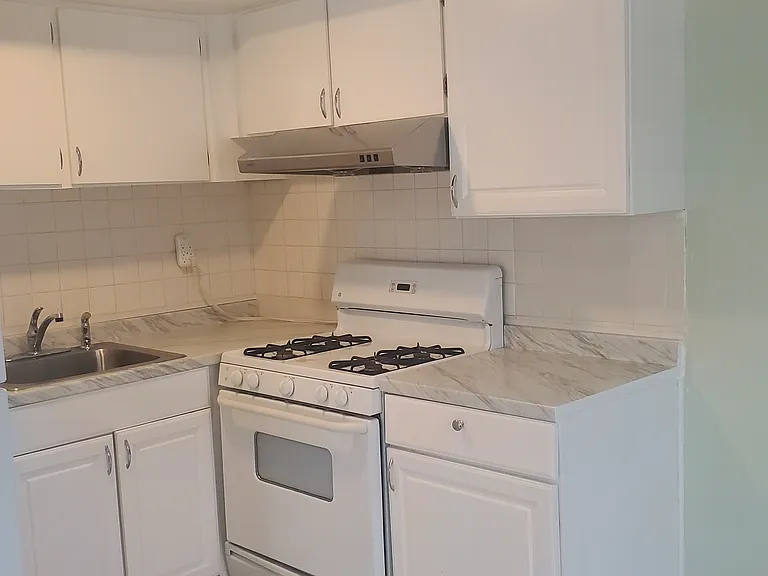 537 Avon St #1 — Photo 8