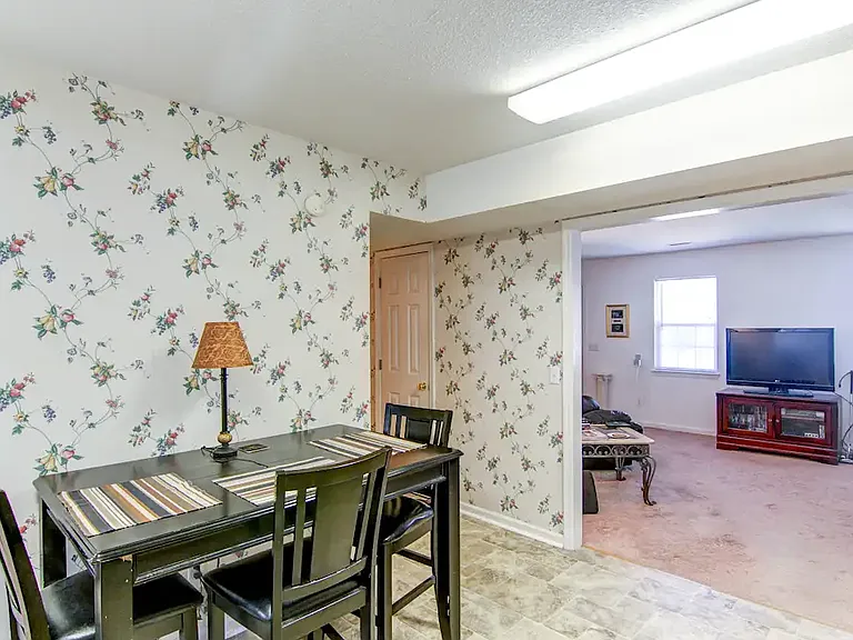 Tiffany Lane Duplexes — Photo 13