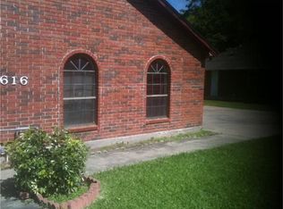 616 N Columbia St, Angleton, TX 77515