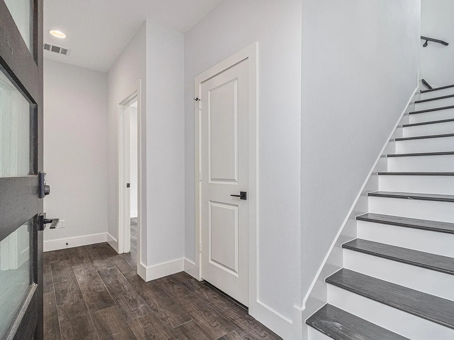 3 bed, 2.5 bath, 2189 sqft, $2,650 — Photo 3