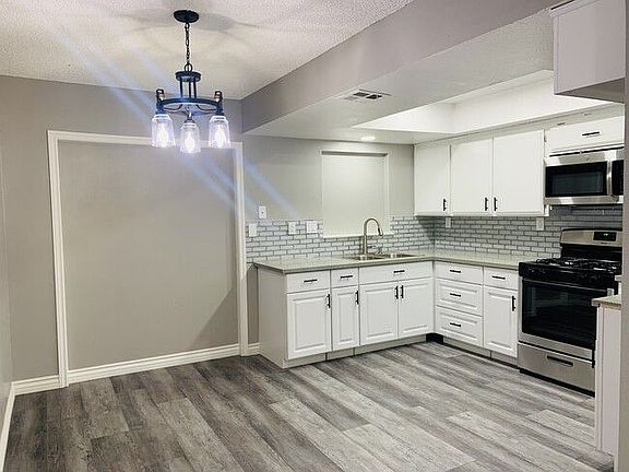 4th image of 16060 Village Dr
