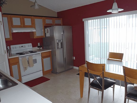 Kitchen with Nook - all appliances included