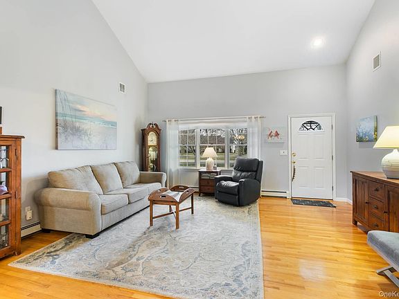 5th image of 47 Pier Avenue