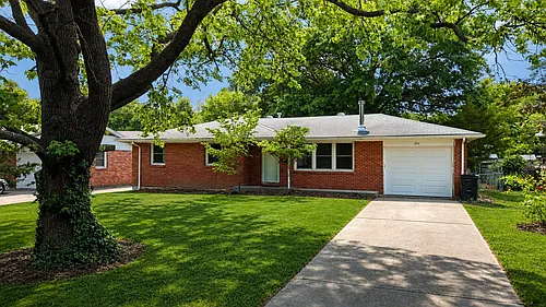 211 Bourn Ave Photo 1