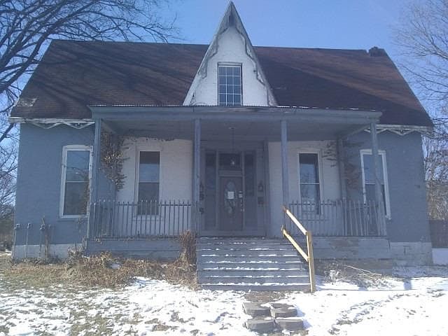 1st image of 818 Fields Ave