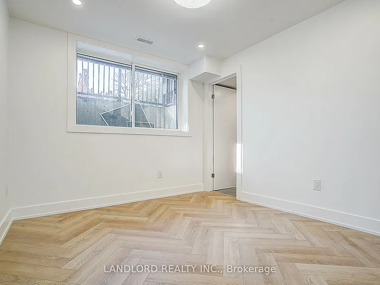 1146 Broadview Ave #4 — Photo 37