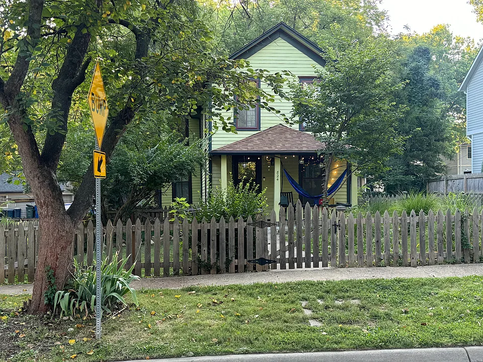 824 Maine St