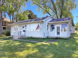 1207 W Main St, St Charles, IL 60174