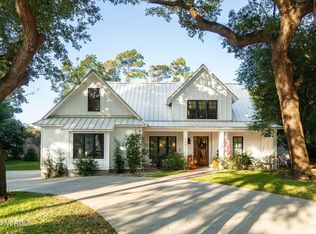 108 W Olive Ct, Pine Knoll Shores, NC 28512