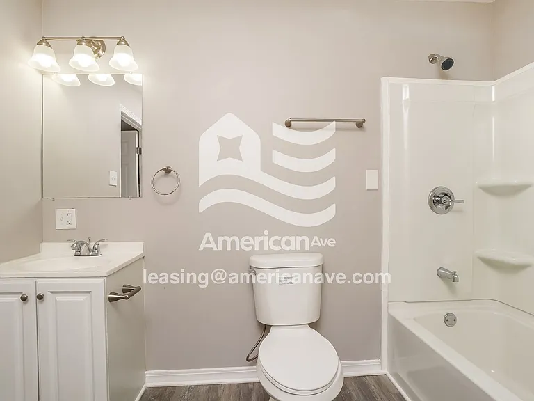 803242_013_wm_-_bathroom_13139795.jpg