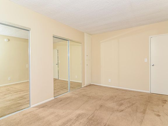 3rd image of 400 E Live Oak St APT 19