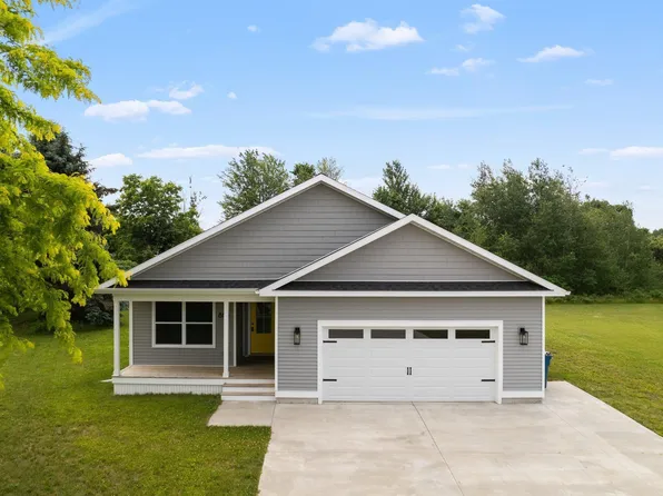 863 Holly Rd, Cadillac, MI 49601