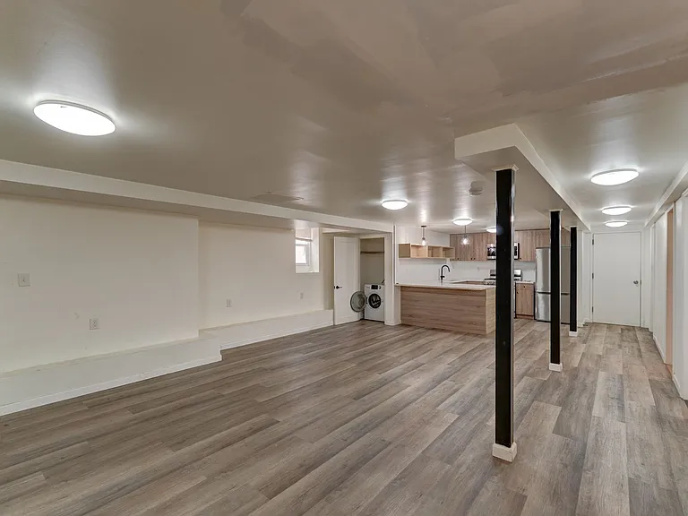 420 Whitney Ave — Photo 12