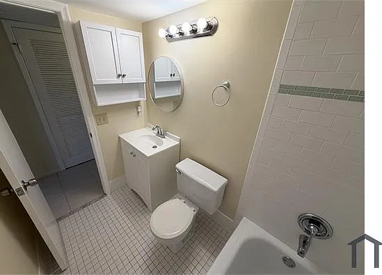 261 Camden Dr E #K — Photo 11