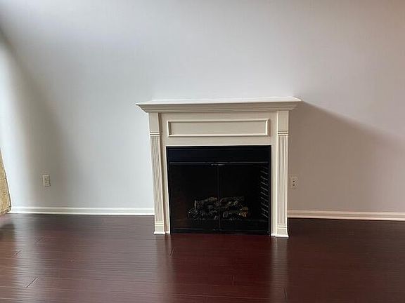 3rd image of 119 W Oakbrook Dr