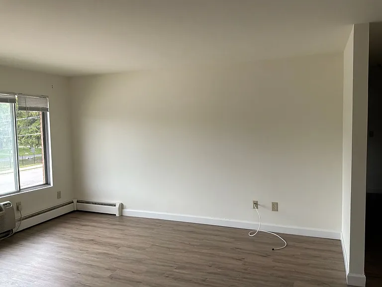 1204 Memorial Dr — Photo 10