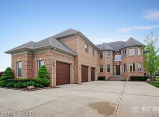 48624 Home Dr, Chesterfield, MI 48047