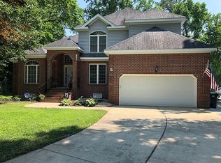 5 Wood Haven Dr, Poquoson, VA 23662