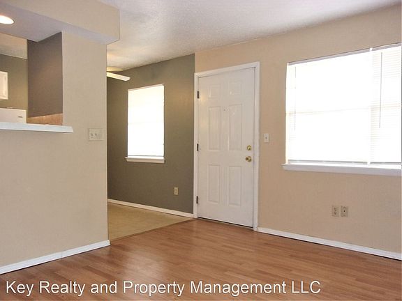 4th image of 700 NW 17th St #5077505