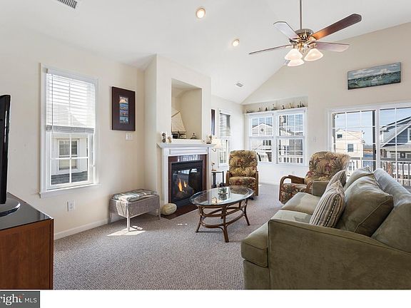 5th image of 1231 Pleasure Ave