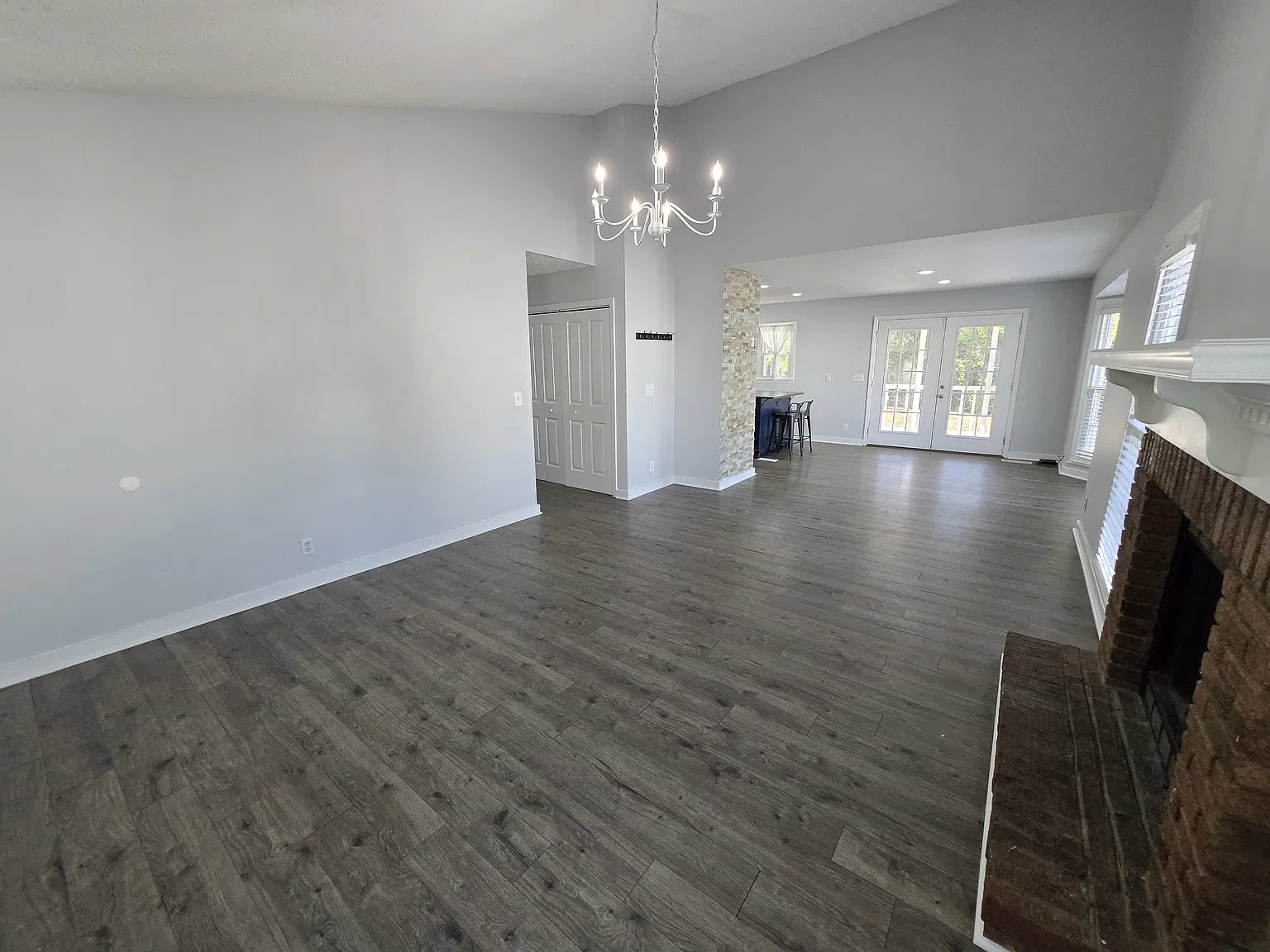 3 bed, 1144 sqft, $2,100 — Photo 4