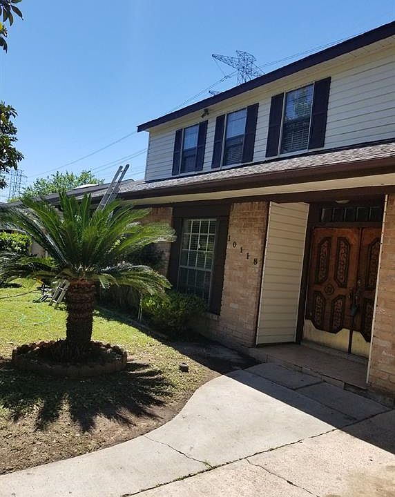 1st image of 10118 Amblewood Dr