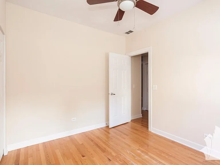 3240 N Clifton Ave — Photo 4