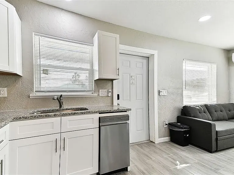 601 76th Ave #D — Photo 9