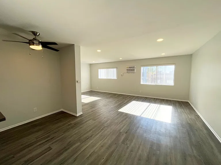 2039 North Las Palmas Ave — Photo 12