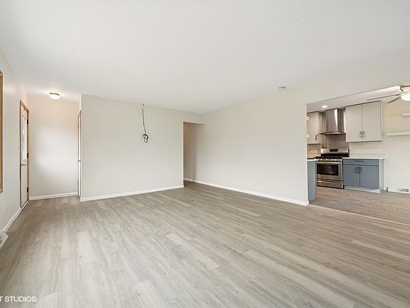 3rd image of 21521 W Highland Dr