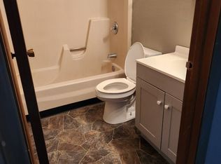 308 5th St #3B, Bridgeport, IL 62417