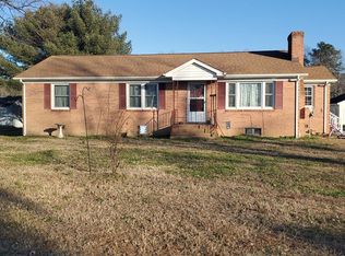 355 Powcan Rd, Millers Tavern, VA 23115