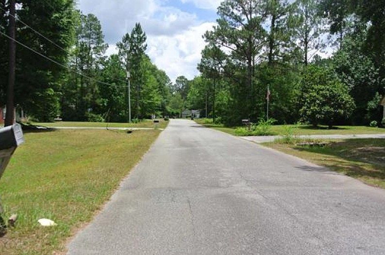 2nd image of 3813 Honeysuckle Dr