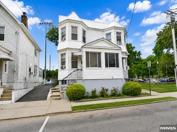 126 Dukes St, Kearny, NJ 07032