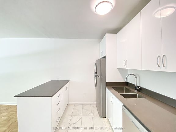 5th image of 3111 Eglinton Ave E #102