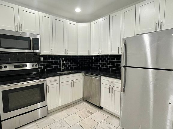5th image of 369 W 126th St #2GARDEN
