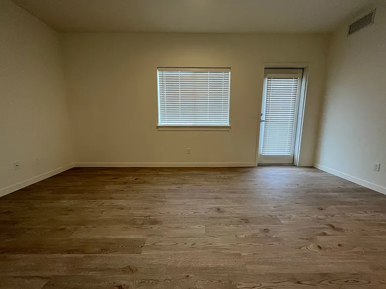 Lexington Sky Apartments — Photo 43