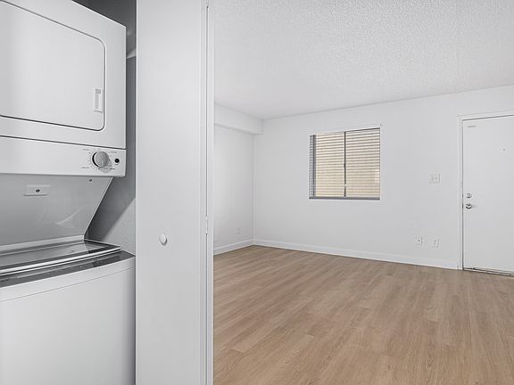 4th image of 2615 E Greenway Rd APT 1