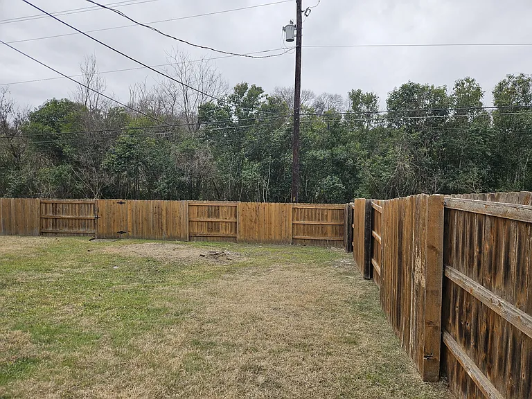 Shared Huge Fenced in Backyard