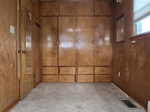 5th image of 609 Oak Hill Ave