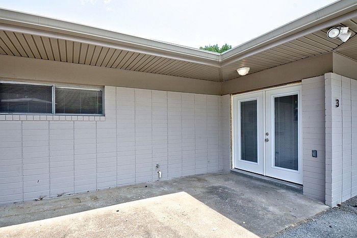 1st image of 3137 Ellis Ave
