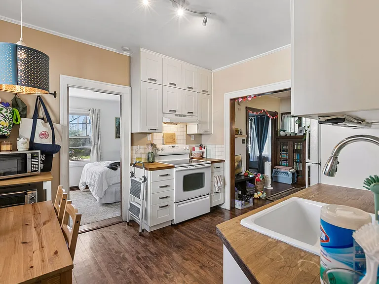 1919 Como Ave SE #1 — Photo 4